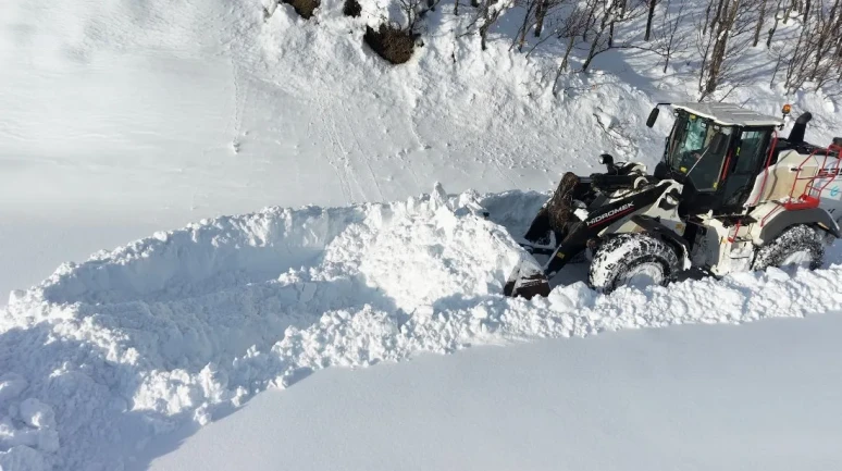 Tunceli’de kar yağışı nedeniyle kapanan Pülümür-Kocatepe yolu yeniden ulaşıma açıldı