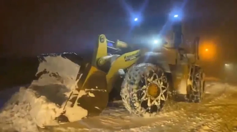 Bingöl’de yoğun kar yağışı sonrası ekipler ulaşım ve sağlık için seferber oldu