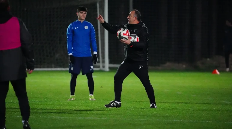 Antalya'da Çaykur Rizespor devre arası hazırlıklarını sürdürüyor