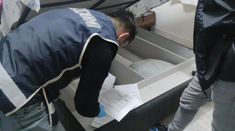 Yozgat'ta yapay zeka videolarıyla 33 kişiyi 15 milyon lira dolandıran şüpheliler yakalandı