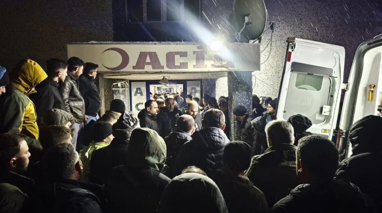 Artvin’de kalbi duran yaralı için doktor sedye üzerinde kalp masajı yaptı