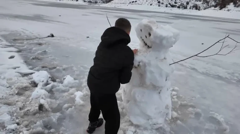 Tufanbeyli’de eksi 25 derece soğukla Kürebeli Barajı tamamen buz tuttu