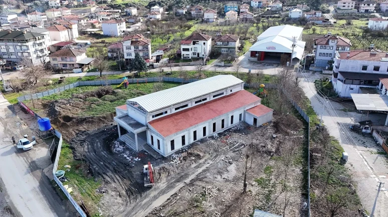 Pamukova'da binlerce kişiyi buluşturacak sosyal tesis projesinde yüzde 60 aşımı