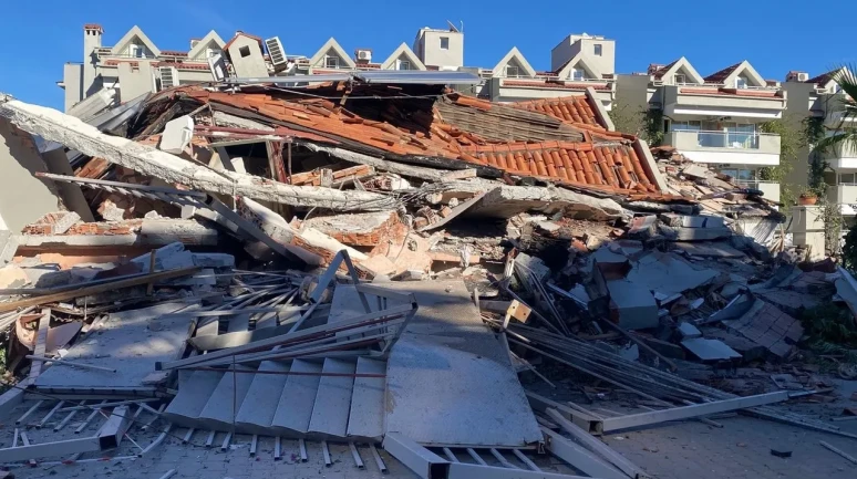 Marmaris'te güçlendirme çalışması yapılan begonville hotel çöktü