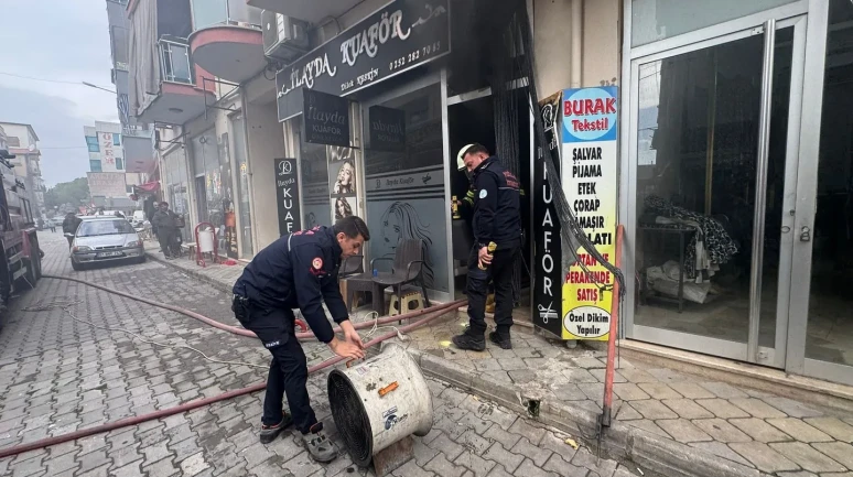 Muğla'nın Ortaca ilçesinde kuaförde çıkan yangın itfaiye ekipleri tarafından söndürüldü