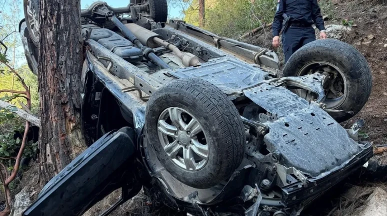 Erdemli’de otomobil uçuruma yuvarlandı, 14 yaşındaki sürücü hayatını kaybetti