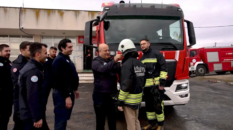 Tekirdağ'da otizmli gencin itfaiyeci olma hayali 16'ncı yaş gününde gerçek oldu