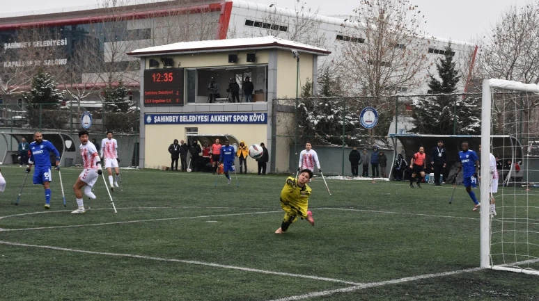 Şahinbey ampute futbol takımı TSK Rehabilitasyon’u 7-0 yendi