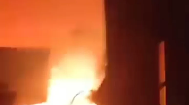 Kırşehir'in Mucur ilçesinde garajda çıkan yangında traktör ve tarım aleti kullanılamaz hale geldi