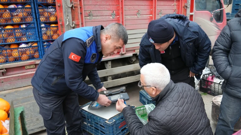Battalgazi'de semt pazarlarında ölçü ve tartı denetimi yapıldı