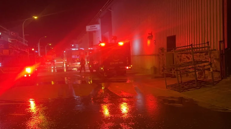 Bursa Minareliçavuş OSB'de kimyasal kaplama fabrikasında yangın çıktı