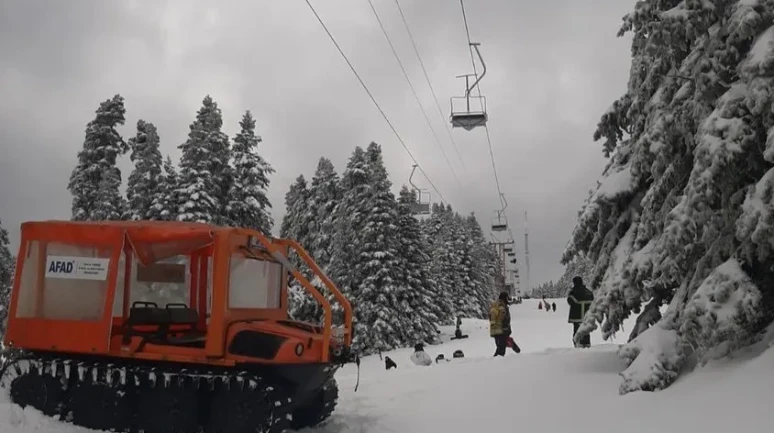 Bursa Uludağ'da telesiyej arızası nedeniyle mahsur kalan 51 kişi kurtarıldı