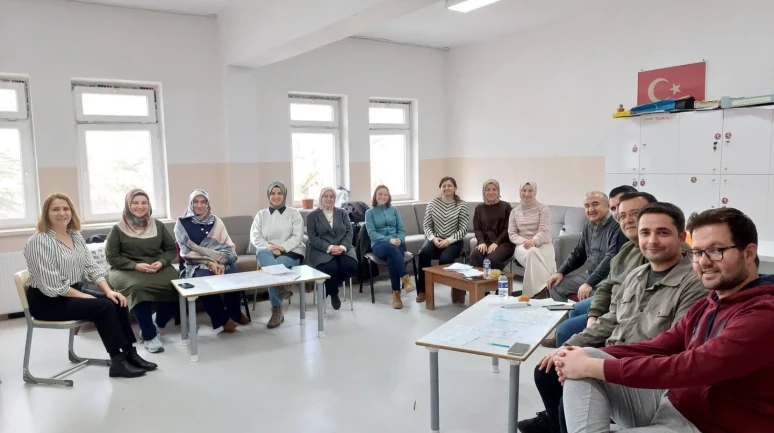 Emirdağ Öğretmen Topluluğu çocuklarla felsefe eğitimi düzenledi