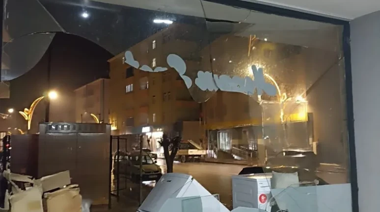 Kırıkkale ve Çorum'da yağmur ve kuvvetli rüzgar hayatı olumsuz etkiledi