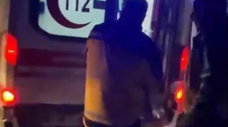 Kars’ta sağlık ve özel idare ekipleri 1 yaşındaki bebek için karla mücadele etti