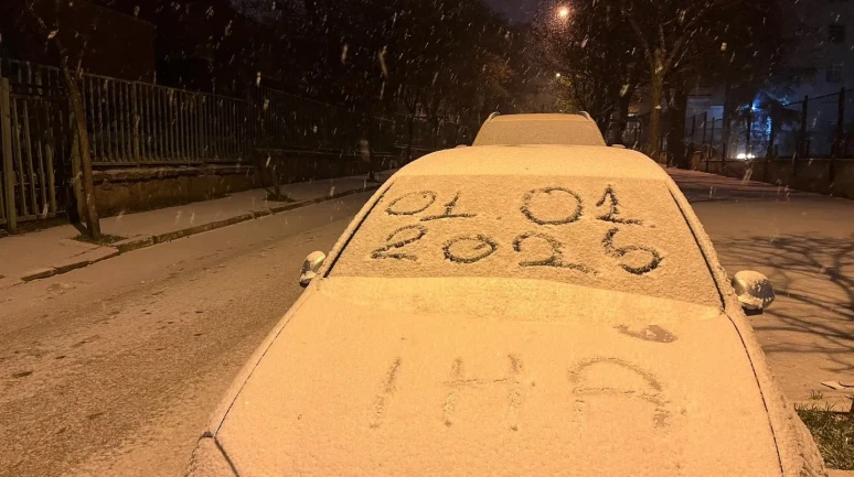 Ankara yeni yıla kar yağışı ile girdi