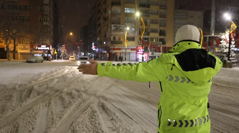 Elazığ’da 2026’nın ilk saatlerinde trafik denetimi gerçekleştirildi