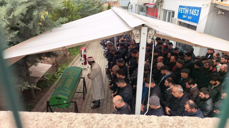 Bursa'nın İnegöl ilçesinde devrilen tırın altında kalan sürücü toprağa verildi