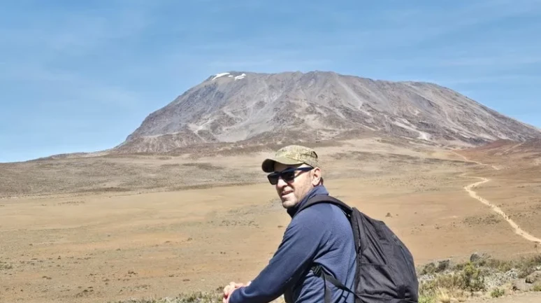 Hakkarili eğitimci Kilimanjaro’ya tırmanarak başarıya ulaştı