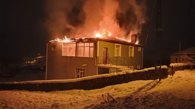 Kars’ta imam evi alev alev yanarak kullanılamaz hale geldi