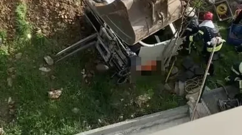 Kocaeli'de forkliftin altında kalan belediye işçisi son yolculuğuna uğurlandı