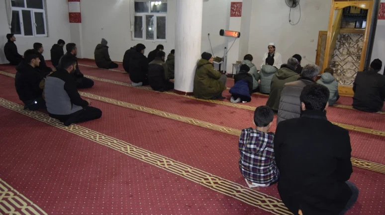 Dicle’de Miraç Kandili camilerde dualarla idrak edildi