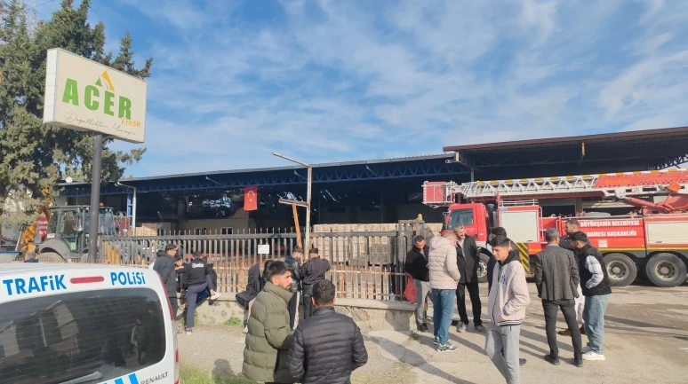 Hatay'ın Erzin ilçesinde fabrika yangınında pantolonunu giymek için geri dönen 19 yaşındaki işçi hayatını kaybetti