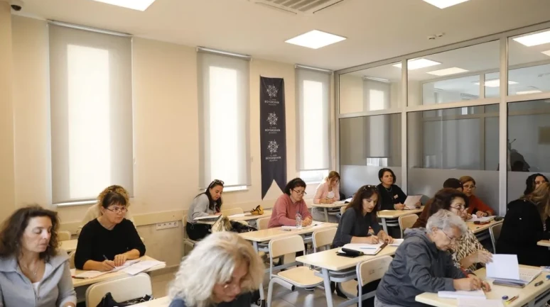 Aydın’da her yaştan vatandaş ücretsiz İngilizce eğitimi alıyor