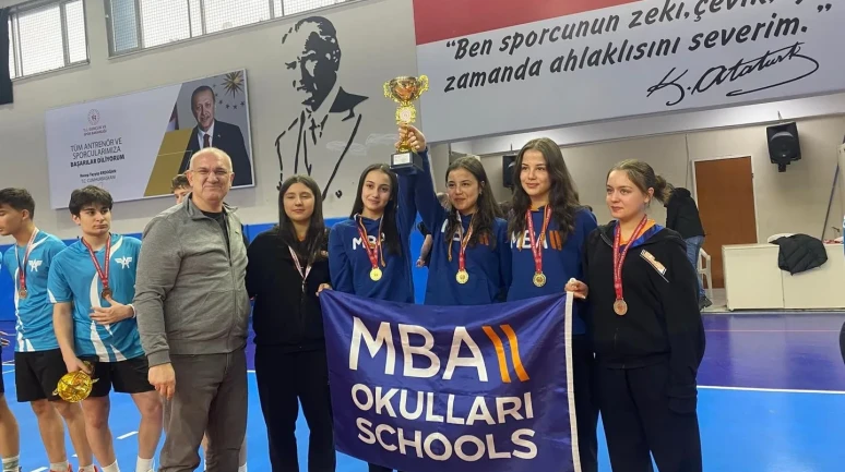 Eskişehir’de okullar arası badminton turnuvası heyecanla sona erdi