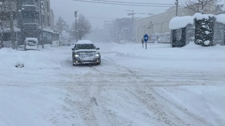 Bolu’da motosiklet ve scooterların trafiğe çıkışı buzlanma nedeniyle yasaklandı