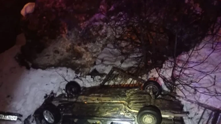 Kahramanmaraş’ta otomobil köprüden uçtu 1’i ağır 4 kişi yaralandı