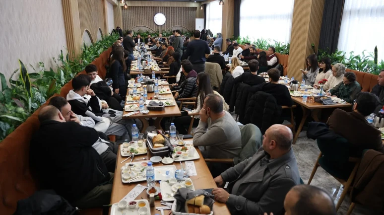 Sivas'ta gazetecilik mesleğinin zorlukları belediye başkanı adem uzun tarafından vurgulandı