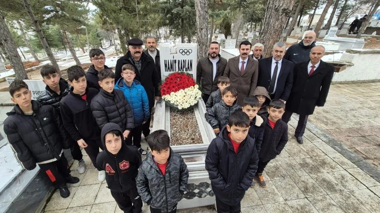 Amasya’da Hamit Kaplan vefatının 50. yılında mezarı başında anıldı