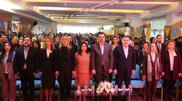 İzmir'de AK Partili İnan '25 sene yan gelip yattılar' diyerek CHP'yi eleştirdi