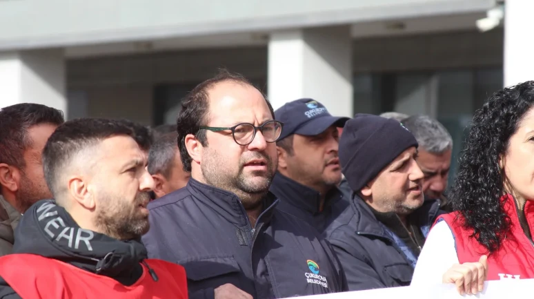 Adana'da Çukurova Belediyesi işçileri alacakları için eylem yaptı