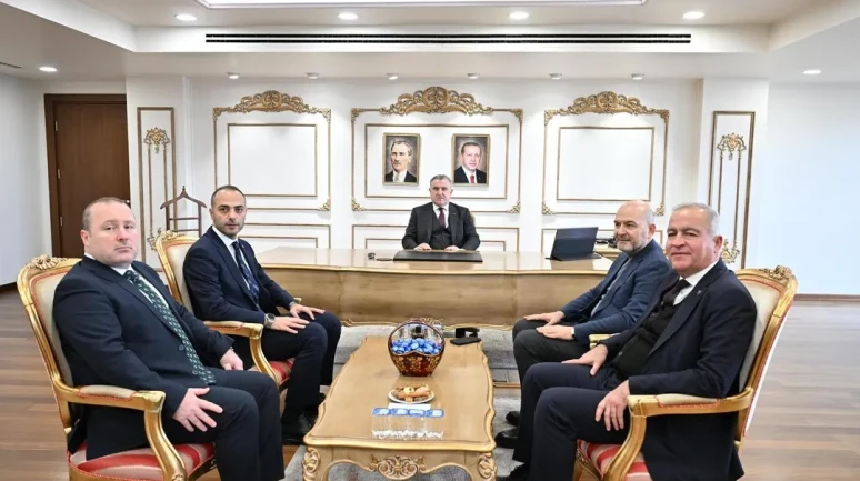 Gaziosmanpaşa’da spor yatırımlarını inceleyen bakan bak çalışmaların hızlandırılmasını istedi