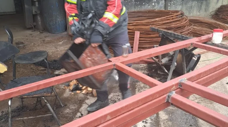 Aydın'da ısınmak için tiner atılan ateş patladı, itfaiye faciayı önledi