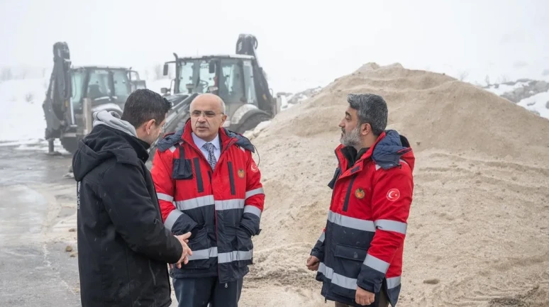 Malatya'da karla mücadele için 7/24 çalışan belediye ekipleri 12 bin 768 kilometrede hummalı