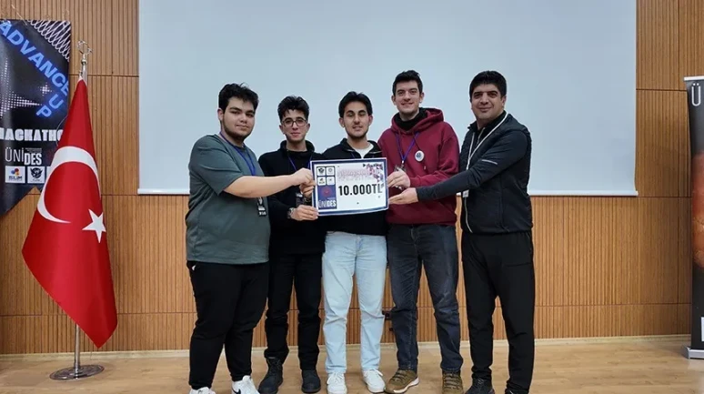 Erzurum'da Tulpar Hackathonu'nda genç girişimciler yenilikçi fikirlerini yarıştırdı