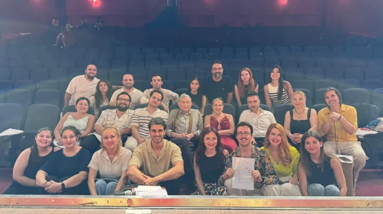 Hisseli Harikalar Kumpanyası Sahne Tozu Tiyatrosu’nda ödüllerle yoluna devam ediyor