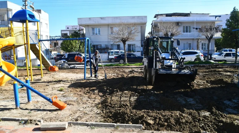 söke Belediyesi Şehit Mustafa Korkmaz Parkı'nda yenileme çalışmaları devam ediyor