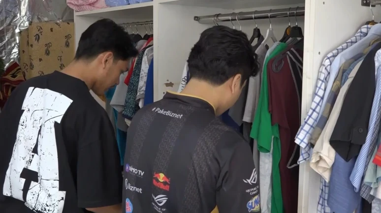 Nilüfer'de 'Giymiyorsan Giydir' dayanışması ile ihtiyaç sahiplerine ikinci el eşya desteği