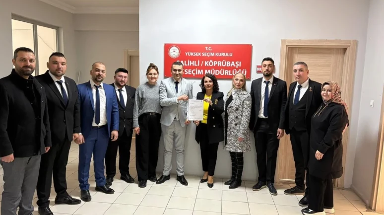 Salihli Bakkallar Esnaf Odası'nın yeni başkanı Özcan Çetin mazbatasını aldı