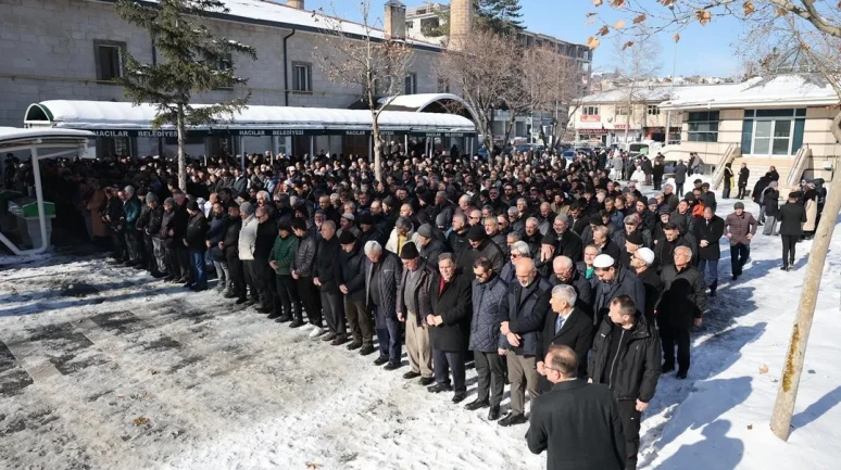 Kayseri'de eski belediye başkanı Doğan Ekici'nin babası Hacı Mustafa Ekici son yolculuğuna uğurlandı