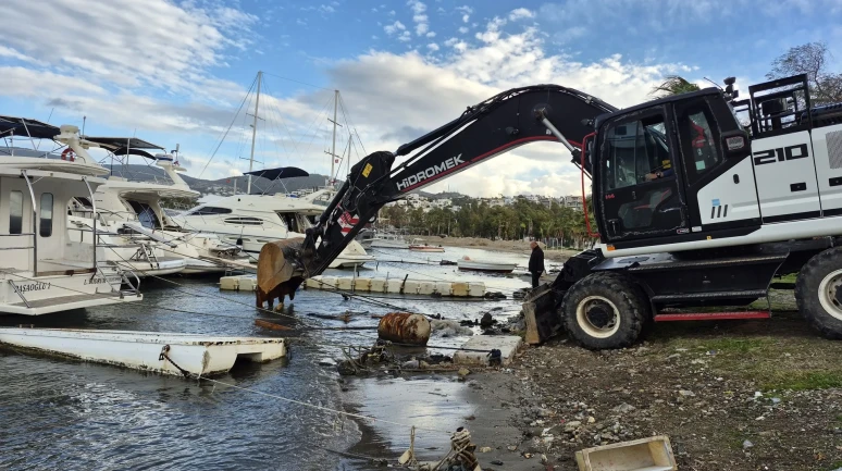 Bodrum’da Gümbet Koyu’nda 100 tekne kaldırıldı