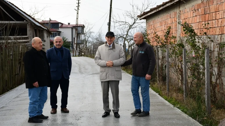 1. "Terme Belediye Başkanı Şenol Kul Dibekli Mahallesi'nde beton yol çalışmalarını inceledi" 2.