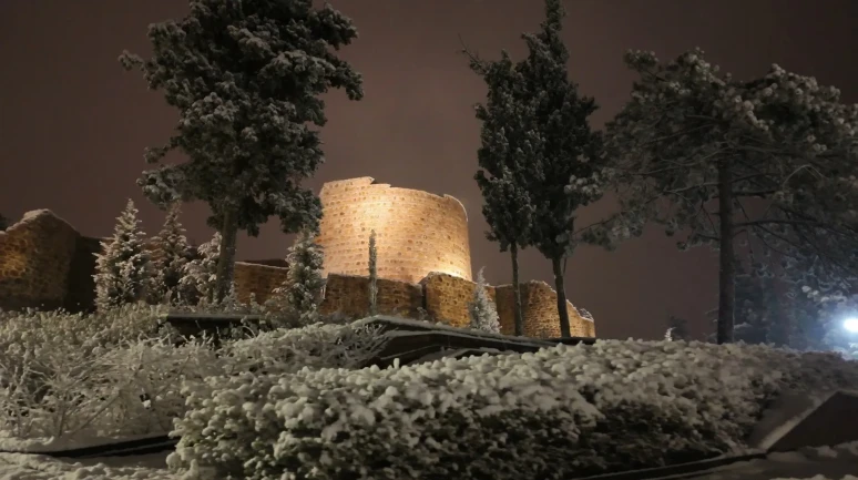 İstanbul’da Aydos Kalesi karlar altında büyüledi