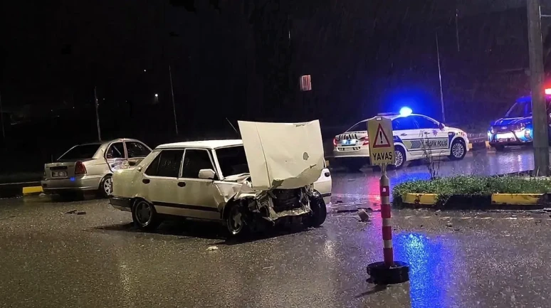 Bartın'da sağanak yağış nedeniyle meydana gelen kazada 2 yaralı