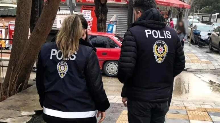 Afyonkarahisar’da öğrencilerin yoğun olduğu bölgelerde polis denetimi yapıldı