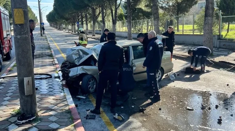 Manisa'nın Soma ilçesinde amcasının aracını izinsiz alan kişi kaçarken kaza yaptı
